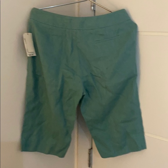 Women’s Short - Picture 2 of 6